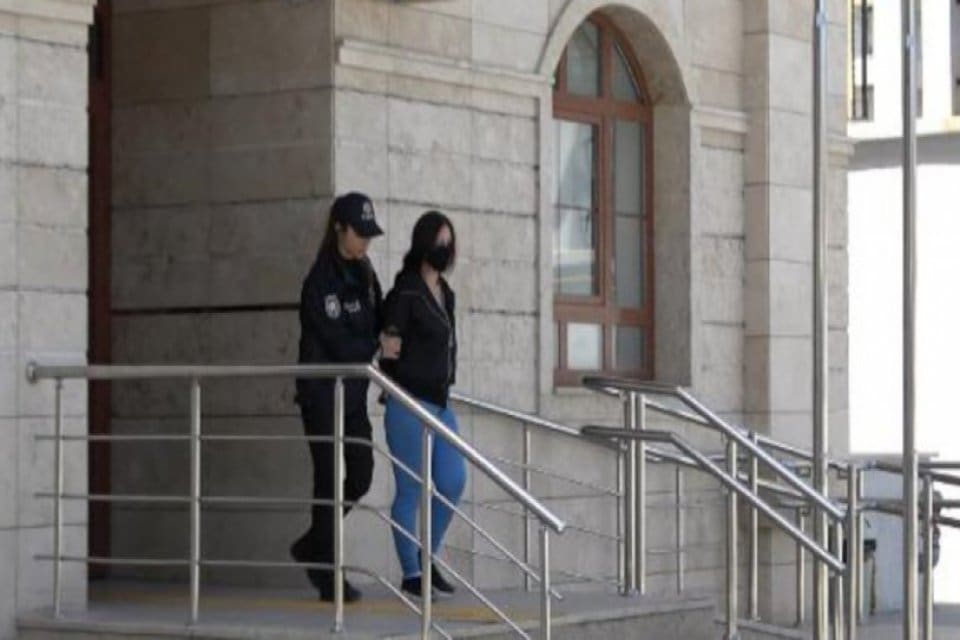 İstanbul'da 2011'de 2.5 yaşındaki &ccedil;ocuğunu &ouml;ld&uuml;rmekten 16 yıl hapis cezası