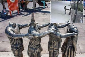 İZMİR'in Dikili il&ccedil;esinde, 75'inci Yıl Parkı'ndaki &ccedil;ocuk heykellerinin başları kırıldı.
