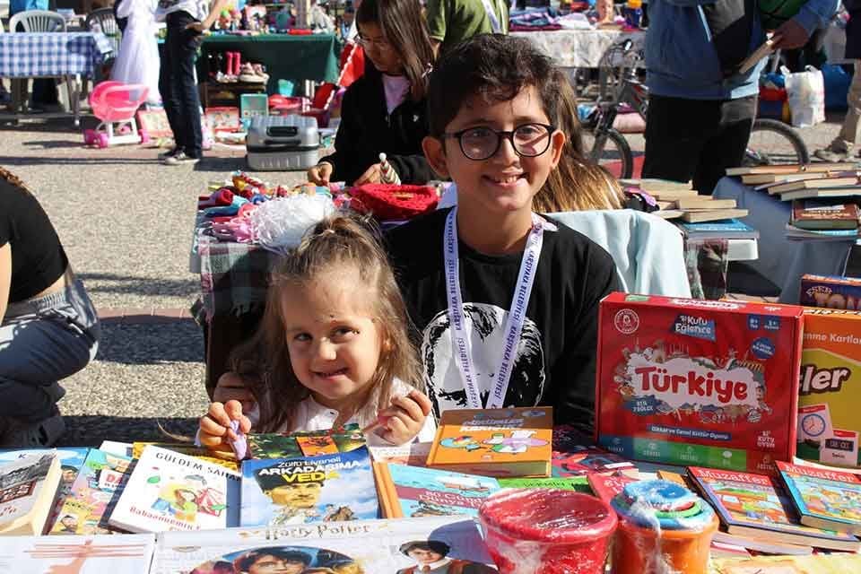 Karşıyaka Belediyesi tarafından T&uuml;rkiye'de ilk kez d&uuml;zenlenen &ccedil;ocuk ikinci el