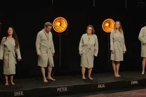 Hollanda'da bir televizyon programında &ccedil;ocuklardan gelen sorular tamamen &ccedil;ıplak yetişkinler