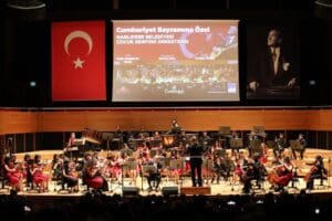 Narlıdere Belediyesi'nin, &ccedil;ocuklara sanatı sevdirmek amacıyla hayata ge&ccedil;irdiği &Ccedil;ocuk Senfoni