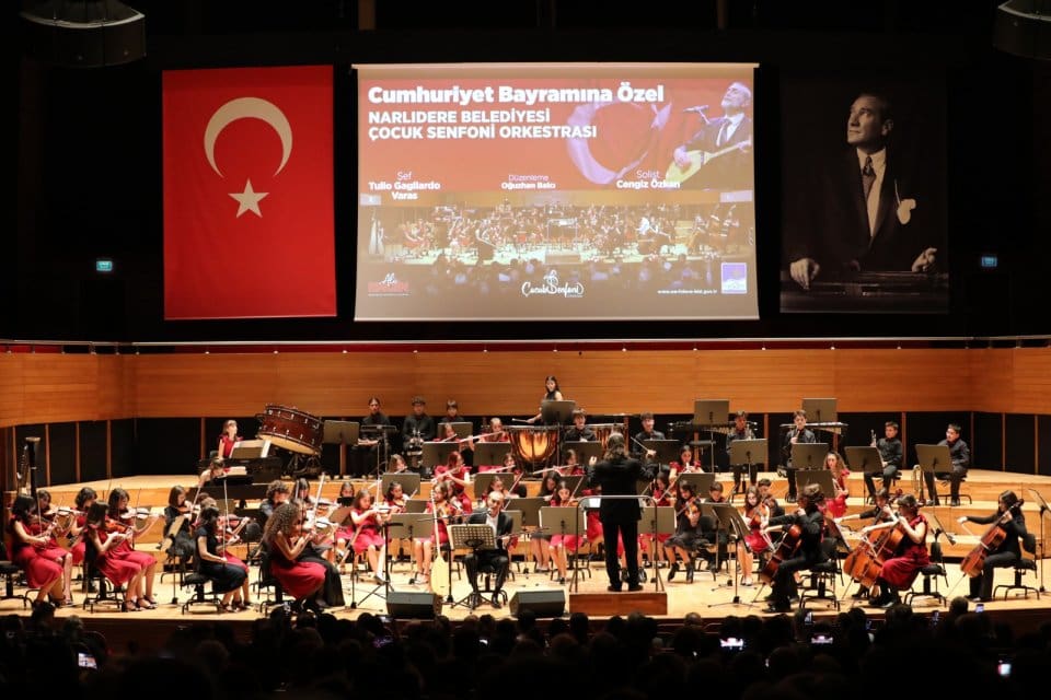 Narlıdere Belediyesi'nin, &ccedil;ocuklara sanatı sevdirmek amacıyla hayata ge&ccedil;irdiği &Ccedil;ocuk Senfoni