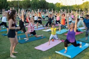 Karşıyaka Belediyesi, geleneksel hale getirdiği 21 Haziran D&uuml;nya Yoga G&uuml;n&uuml;