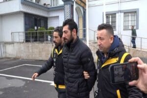 Bursa'da, 35 yaşındaki İsmet Y.&acute;nin, komşusu 23 yaşındaki S&uuml;leyman &Ouml;.&acute;y&uuml;,