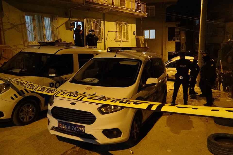 İZMİR'in Bornova il&ccedil;esinde, iddiaya g&ouml;re boşandığı eşinde kalan 2 &ccedil;ocuğunu