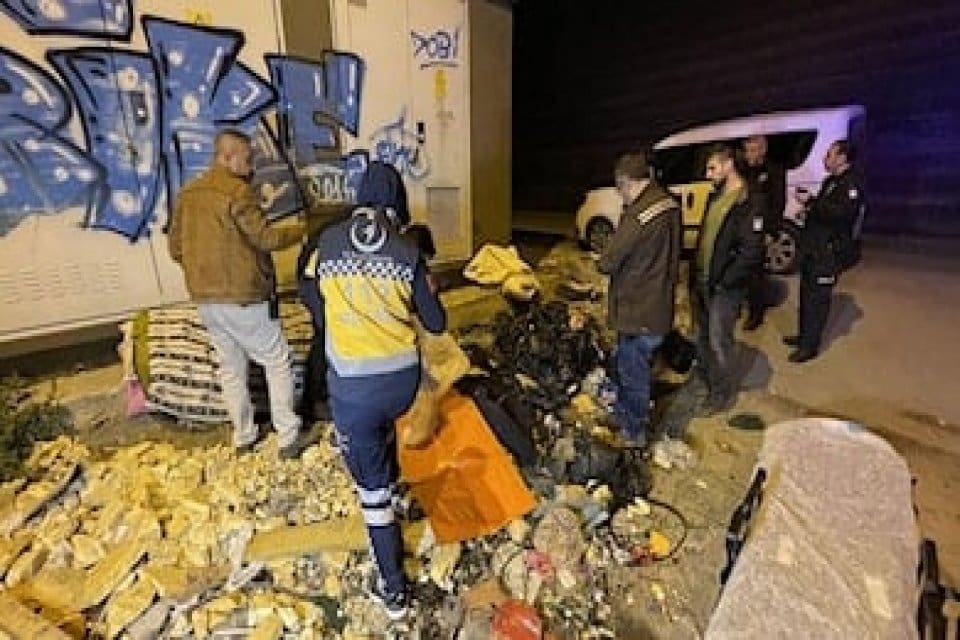 Bursa'da bir kişi, &ccedil;&ouml;pte bulduğu silahı temizlemeye &ccedil;alıştı. O.D. adlı