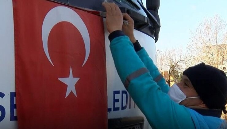 Çöpte bulduğu Türk bayrağını kamyona astı