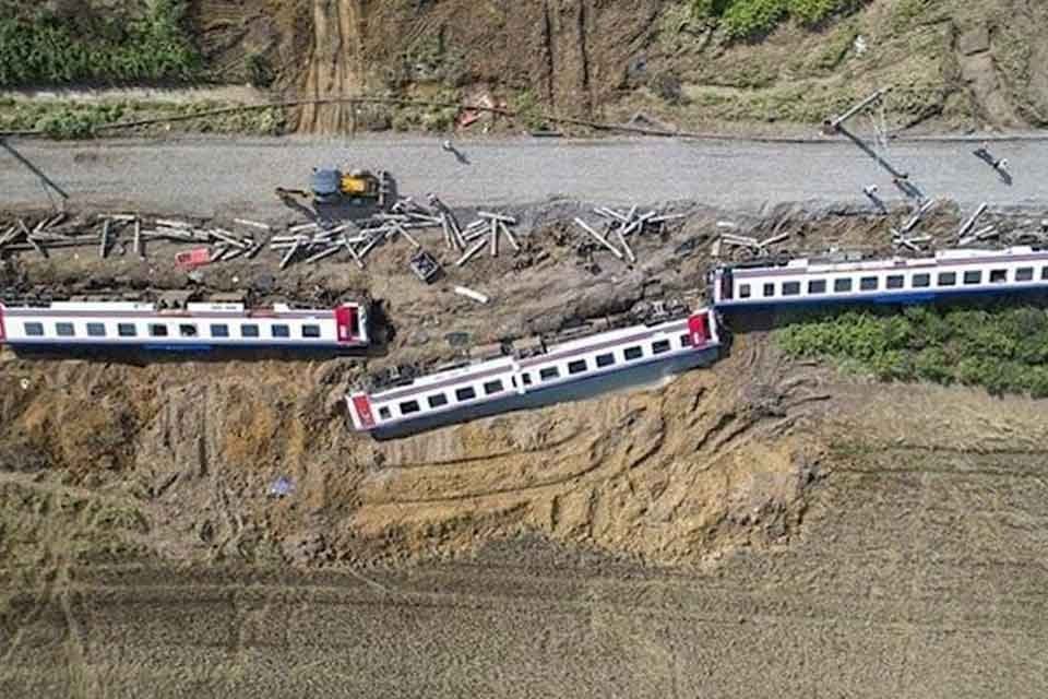 Tekirdağ'daki tren kazası davasında tutuklanan TCDD 1. B&ouml;lge M&uuml;d&uuml;rl&uuml;ğ&uuml;nde g&ouml;revli