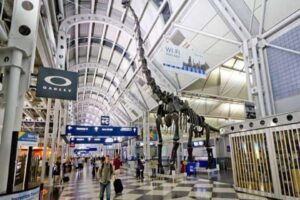 Chicago'da bir kişinin Covid-19 nedeniyle uçağa binmekten korktuğu için 3