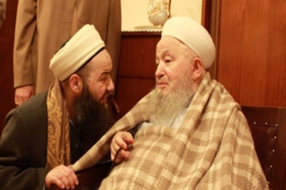 "C&uuml;bbeli Ahmet" olarak bilinen Ahmet Mahmut &Uuml;nl&uuml;, İsmailağa cemaati lideri