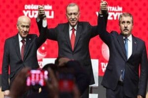 Sabah yazarı&nbsp;Mahmut &Ouml;v&uuml;r, Anavatan Partisi ve DSP'nin Cumhur İttifakı'nı katılacağını