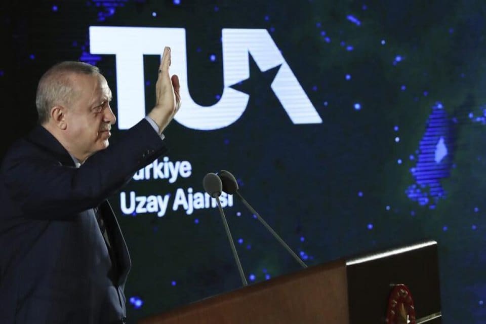 Cumhurbaşkanı Erdoğan, &ldquo;G&ouml;ky&uuml;z&uuml;ne bak ayı g&ouml;r&rdquo; ifadeleriyle T&uuml;rkiye&rsquo;nin ilk Milli