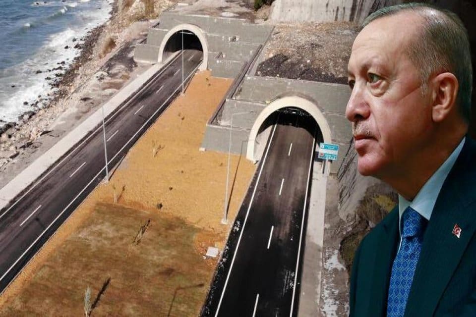 Cumhurbaşkanı Recep Tayyip Erdoğan, Karadeniz Sahil Yolu'nun bir kısmı olan