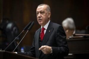 &nbsp;Cumhurbaşkanı Recep Tayyip Erdoğan, Diyarbakır'da cuma namazı sonrası gazetecilerin sorularını