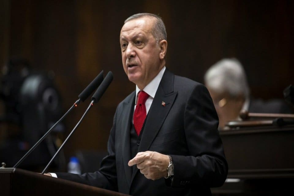 &nbsp;Cumhurbaşkanı Recep Tayyip Erdoğan, Diyarbakır'da cuma namazı sonrası gazetecilerin sorularını