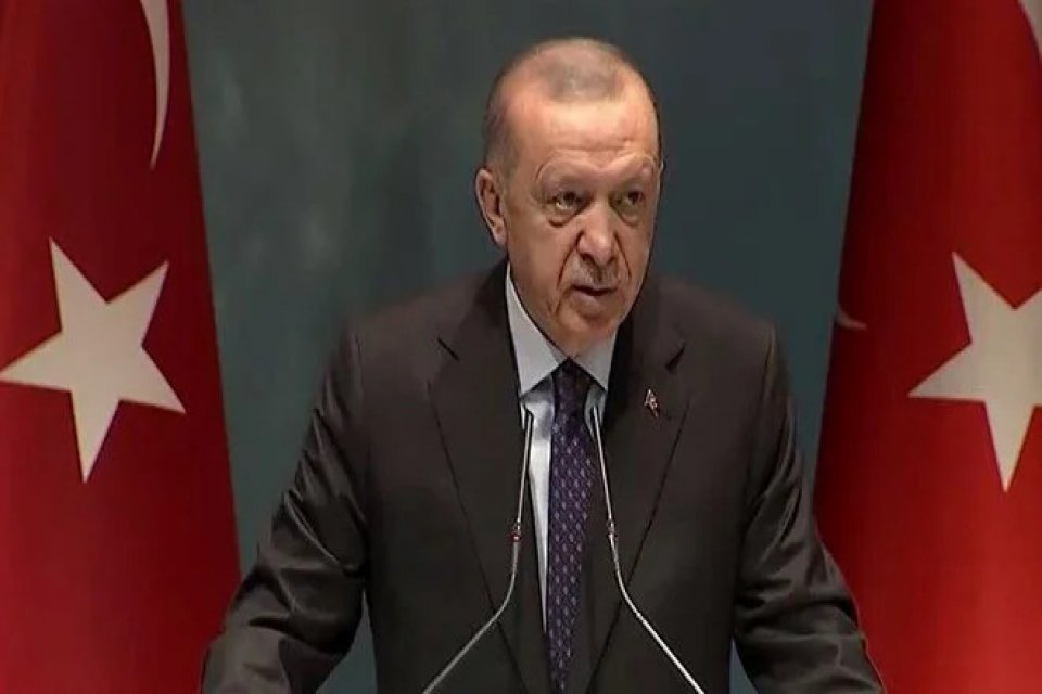Cumhurbaşkanı Erdoğan AK Parti milletvekilleriyle buluştu: Vatandaşı enflasyona ezdirmeyeceğiz Cumhurbaşkanı Recep Tayyip Erdoğan, AK Parti milletvekilleri ile toplantı sonrası
