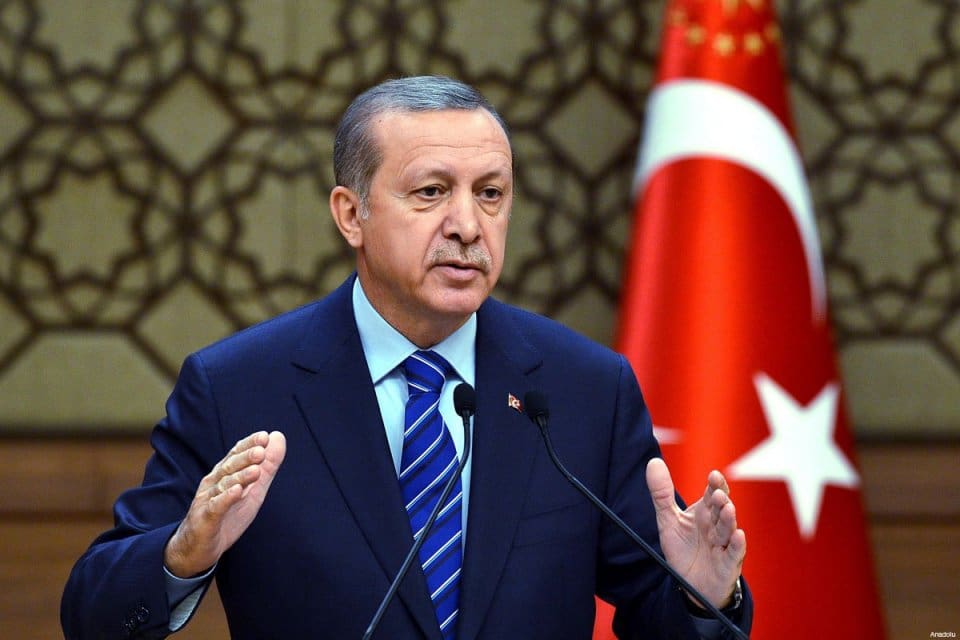 Cumhurbaşkanı Erdoğan, AK Parti grup toplantısında bug&uuml;n&uuml; işaret ederek "Alevilerle