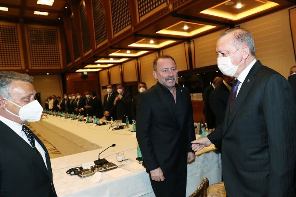 Cumhurbaşkanı Recep Tayyip Erdoğan, Cumhurbaşkanlığı K&uuml;lliyesi'nde Beşiktaş JK y&ouml;netici, teknik