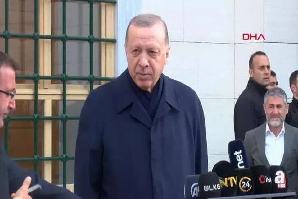 Cumhurbaşkanı Recep Tayyip Erdoğan bayram namazı sonrası gazetecilerin sorularını yanıtladı.