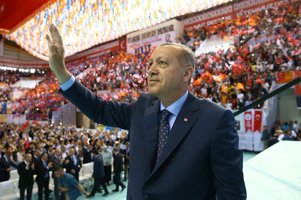 AK Parti&rsquo;de pandemi nedeniyle 2 kez ara verilen kongre s&uuml;reci