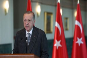 Cumhurbaşkanı Erdoğan, deprem b&ouml;lgesinde enkazların b&uuml;y&uuml;k bir b&ouml;l&uuml;m&uuml;n&uuml;n kalktığını kaydederek,