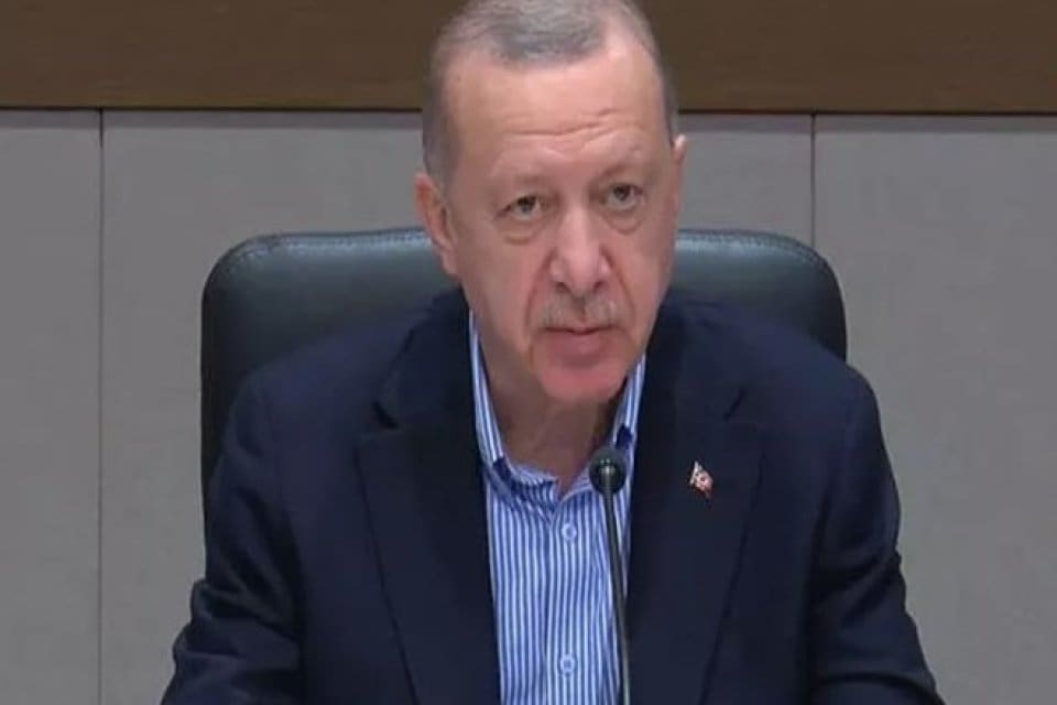 Cumhurbaşkanı Erdoğan NATO zirvesi i&ccedil;in Br&uuml;ksel'e gitmeden &ouml;nce havalimanında konuştu.