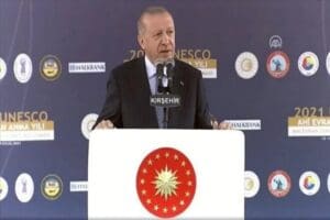 Kırşehir'de konuşan Cumhurbaşkanı Erdoğan, enflasyona y&ouml;nelik mesajlar verdi, "Fahiş fiyatların