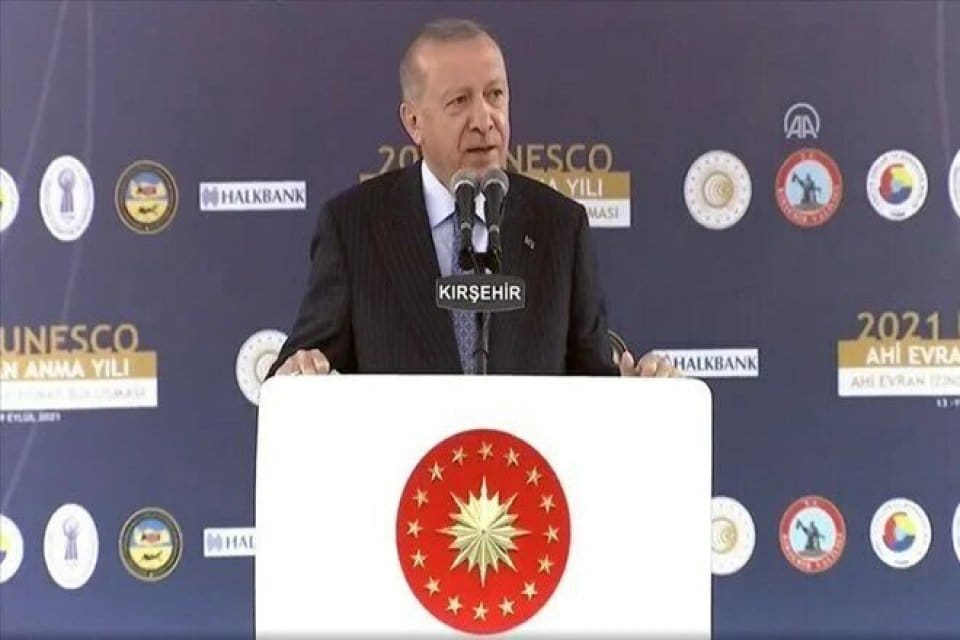 Kırşehir'de konuşan Cumhurbaşkanı Erdoğan, enflasyona y&ouml;nelik mesajlar verdi, "Fahiş fiyatların