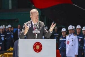 G&ouml;lc&uuml;k Tersanesi'ndeki t&ouml;ren konuşan Cumhurbaşkanı Erdoğan, İsve&ccedil;'in&nbsp;T&uuml;rkiye'ye y&ouml;nelik yaptırım uygulamasını