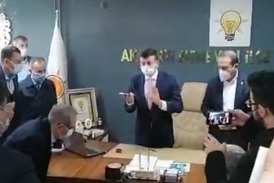 Menemen Belediye Başkanı Serdar Aksoy'un 'zimmet ve irtikap' suçlamalarıyla tutuklanmasının