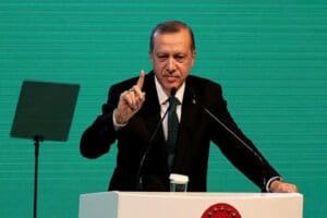 D&uuml;nya T&uuml;t&uuml;ns&uuml;z G&uuml;n&uuml; Gen&ccedil;lik Buluşması'nda konuşan Cumhurbaşkanı Erdoğan, stadyumdaki sigara