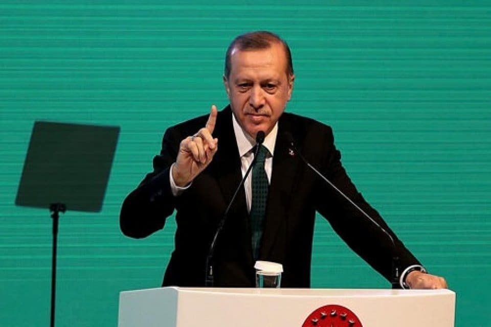 D&uuml;nya T&uuml;t&uuml;ns&uuml;z G&uuml;n&uuml; Gen&ccedil;lik Buluşması'nda konuşan Cumhurbaşkanı Erdoğan, stadyumdaki sigara