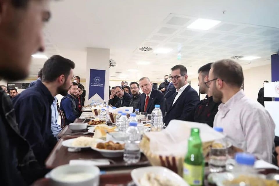 Cumhurbaşkanı Recep Tayyip Erdoğan, İstanbul'da KYK yurdunda &ouml;ğrencilerle iftar programında