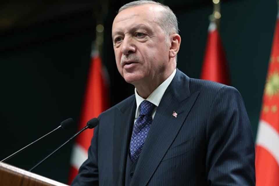 Cumhurbaşkanı Erdoğan, 'CHP eleştirisine komutan alkışı' konusunda a&ccedil;ıklama yaptı. Ana