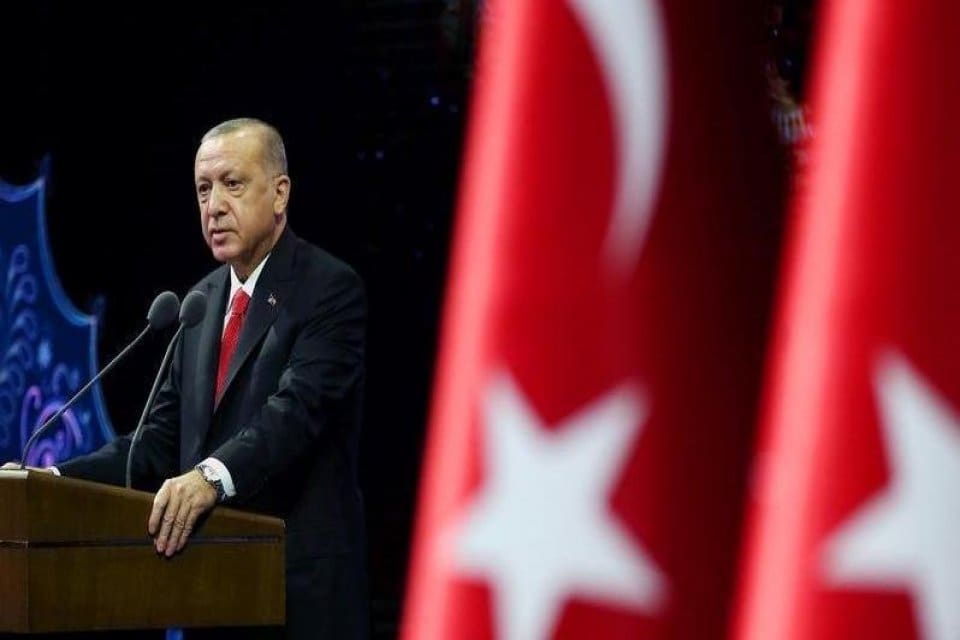 Cumhurbaşkanı Erdoğan, Rusya-Ukrayna gerilimine ilişkin olarak, "İkisinden de vazge&ccedil;memiz m&uuml;mk&uuml;n