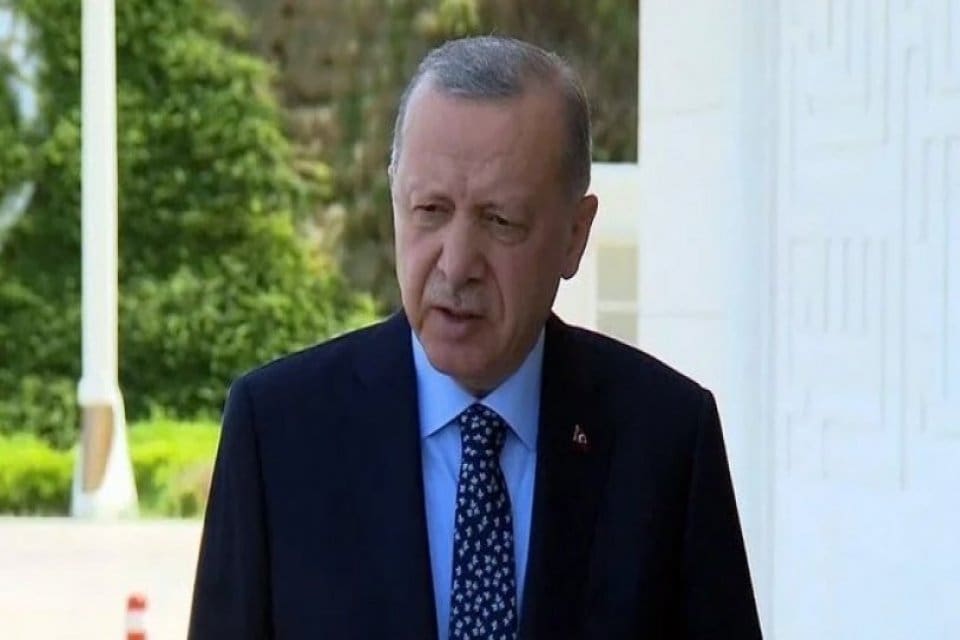 Cumhurbaşkanı Recep Tayyip Erdoğan, cuma namazı sonrasında gazetecilerin sorularını yanıtladı.