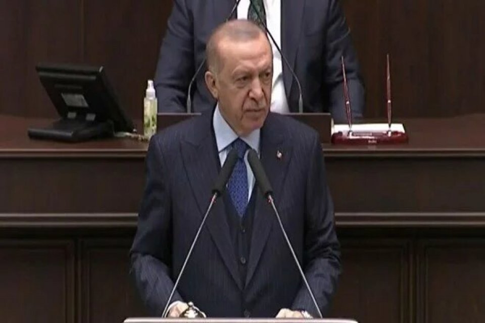 Cumhurbaşkanı Erdoğan, partisinin TBMM Grup Toplantısı'nda a&ccedil;ıklamalarda bulunuyor. Yeni anayasa