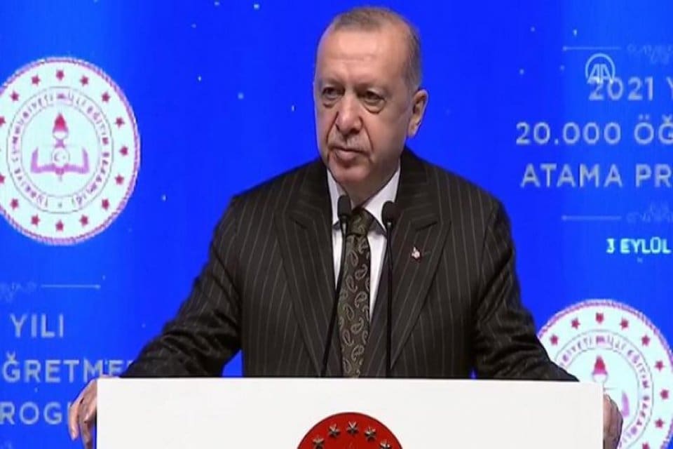 Cumhurbaşkanı Recep Tayyip Erdoğan, Hali&ccedil; Kongre Merkezi'nde 2021 yılı &Ouml;ğretmen