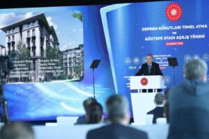 Cumhurbaşkanı Erdoğan İzmir'de deprem konutlarının temel atma törenine katıldı, ardından