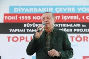 Cumhurbaşkanı Recep Tayyip Erdoğan, Diyarbakır &Ccedil;evre Yolu, TOKİ 1525 konut,