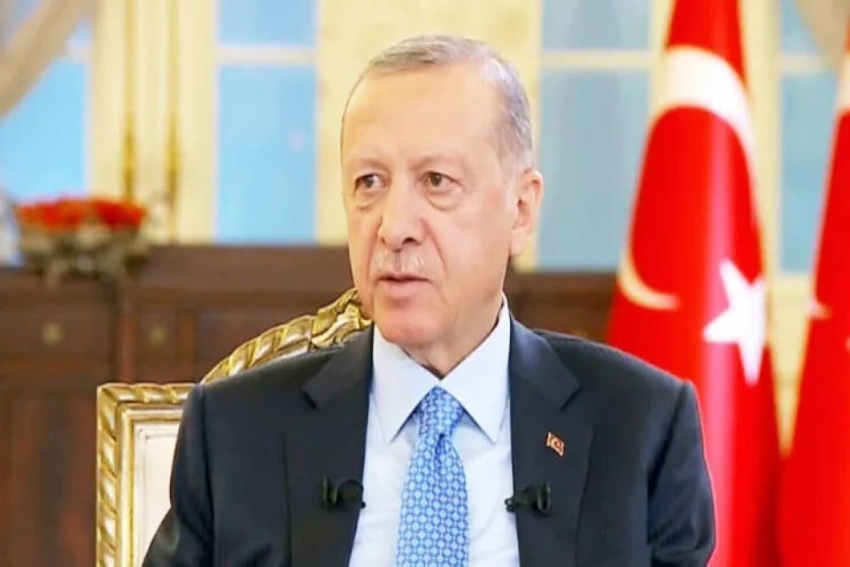 Cumhurbaşkanı Recep Tayyip Erdoğan, canlı yayında gazetecilerin g&uuml;ndeme dair sorularını