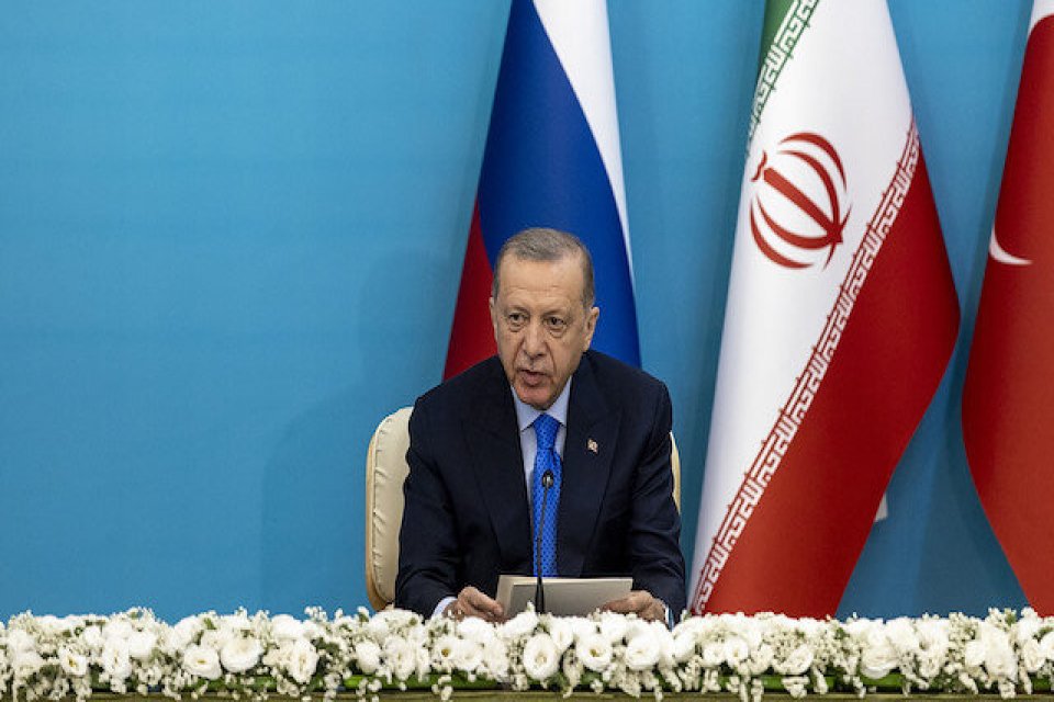 Cumhurbaşkanı Erdoğan, Tahran'daki zirve sonrasında uçakta yaptığı açıklamalarda, İran ve