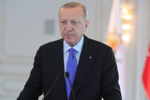 Bayraklı'da yıkılan veya ağır hasar gören binaların bulunduğu bölgede yapılacak