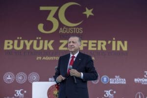K&uuml;tahya'daki 30 Ağustos etkinliğinde konuşan Cumhurbaşkanı Erdoğan,&nbsp;ucuz &uuml;r&uuml;nlerin satıldığı Tarım