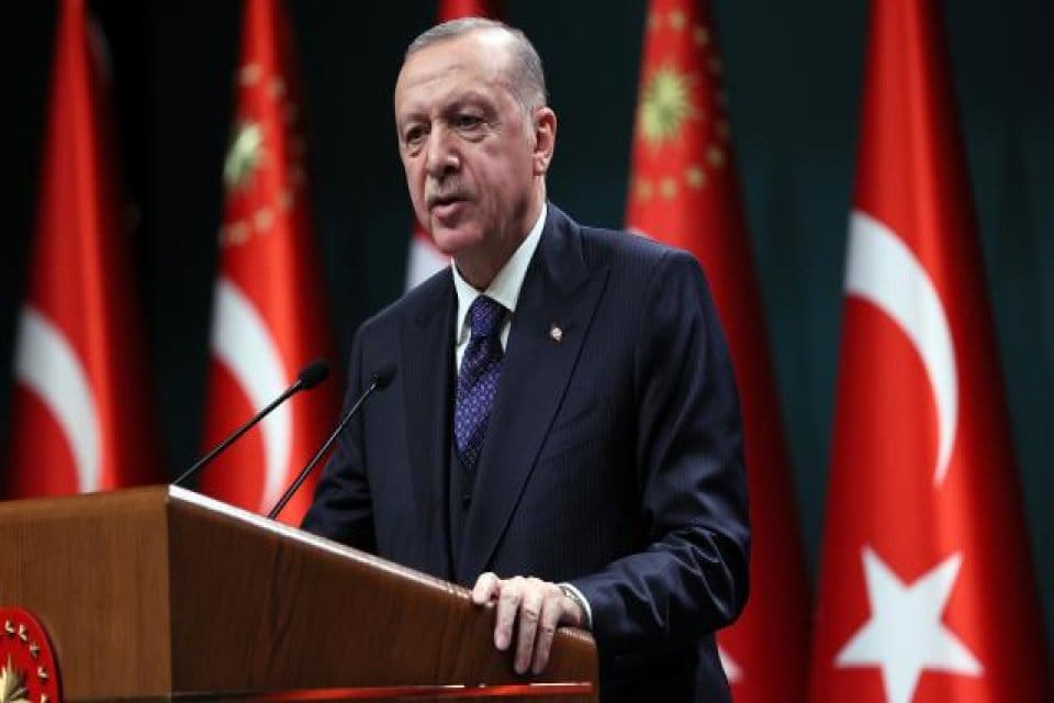 Cumhurbaşkanı Recep Tayyip Erdoğan, sosyal medya hesabından eşi Emine Erdoğan