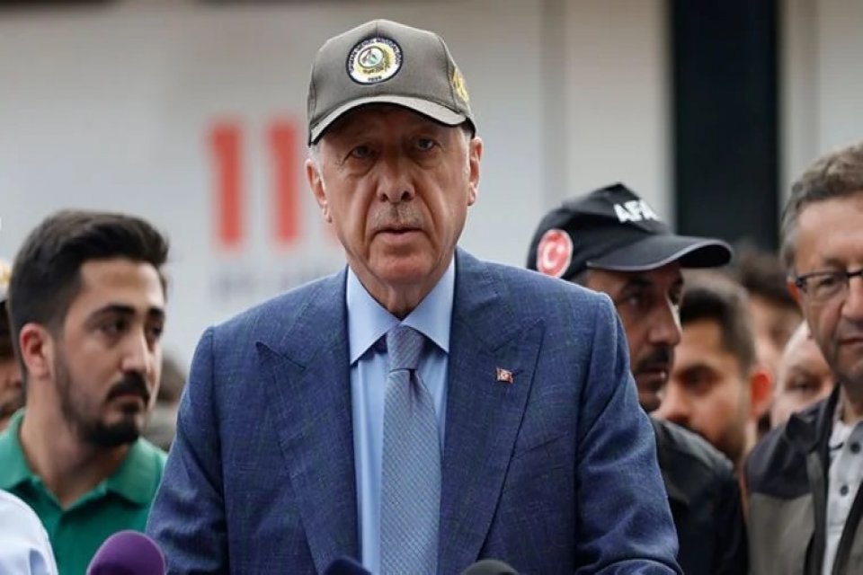 Cumhurbaşkanı Erdoğan, Marmaris'te yaptığı a&ccedil;ıklamada orman yangınının b&uuml;y&uuml;k oranda kontrol