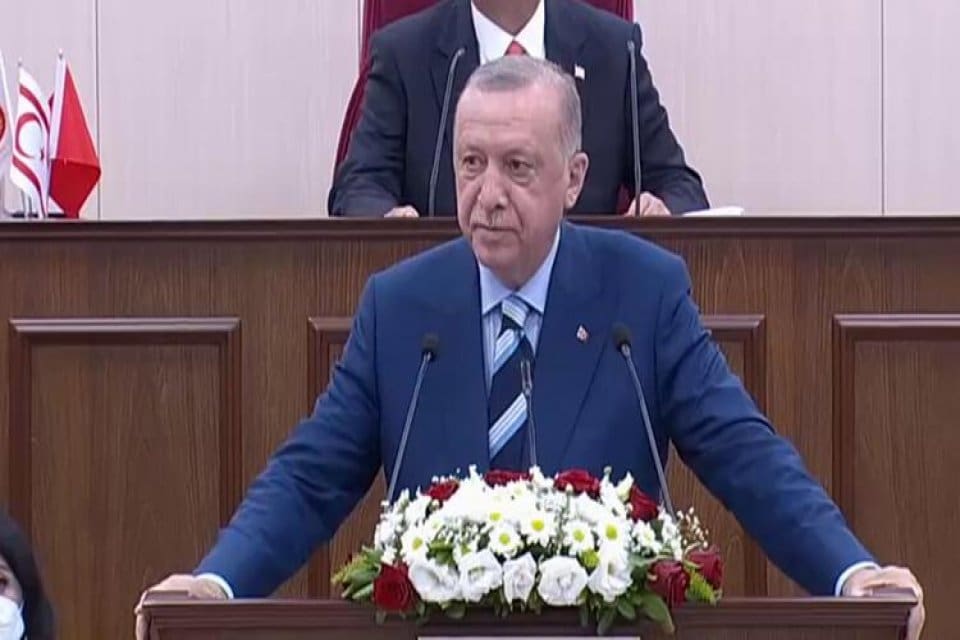 KKTC'de Cumhuriyet Meclisi &Ouml;zel Oturumu'nda milletvekillerine seslenen Cumhurbaşkanı Erdoğan, bug&uuml;n