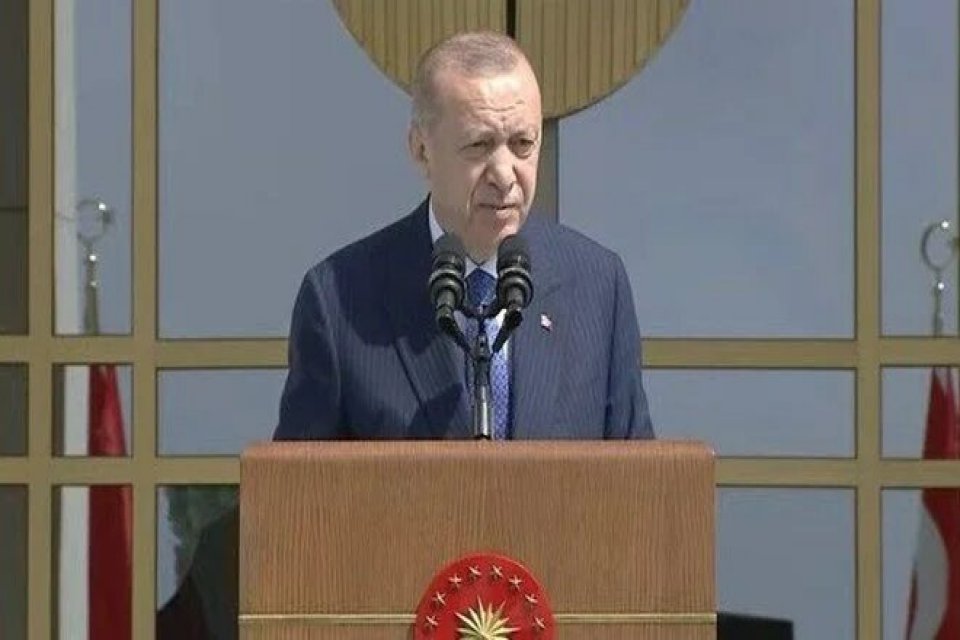Cumhurbaşkanı Erdoğan: Salgın öncesi dönemin bile üzerine çıktık Cumhurbaşkanı Recep Tayyip Erdoğan, Cumhurbaşkanlığı Külliyesi'nde işçilerle buluşma gerçekleştirdi. Erdoğan