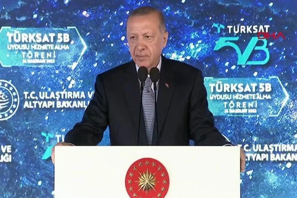 T&uuml;rksat 5B uydusu hizmete alındı. T&ouml;rende konuşan&nbsp;Cumhurbaşkanı Erdoğan, 'uzay' deyince