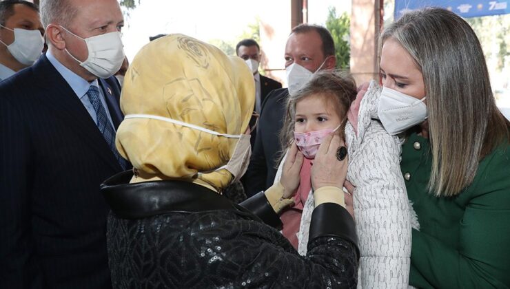 Cumhurbaşkanı Erdoğan ve eşi, Ayda bebek ve ailesiyle buluştu